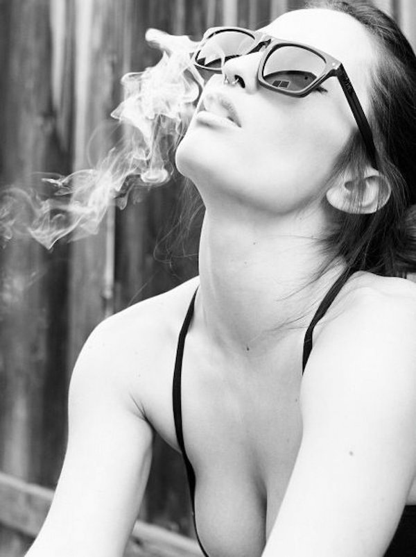 Smokers tend to have saggier breasts than non-smokers. 