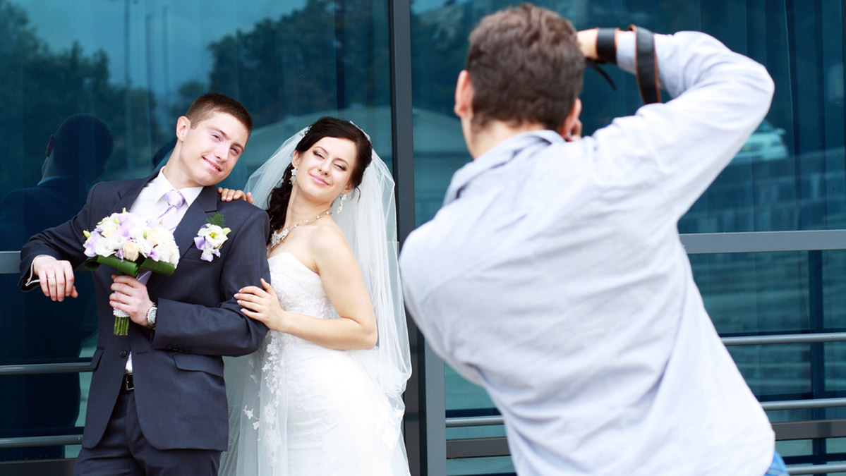 THE_ULTIMATE_GUIDE_ON_CHOOSING_A_WEDDING_PHOTOGRAPHER.jpg
