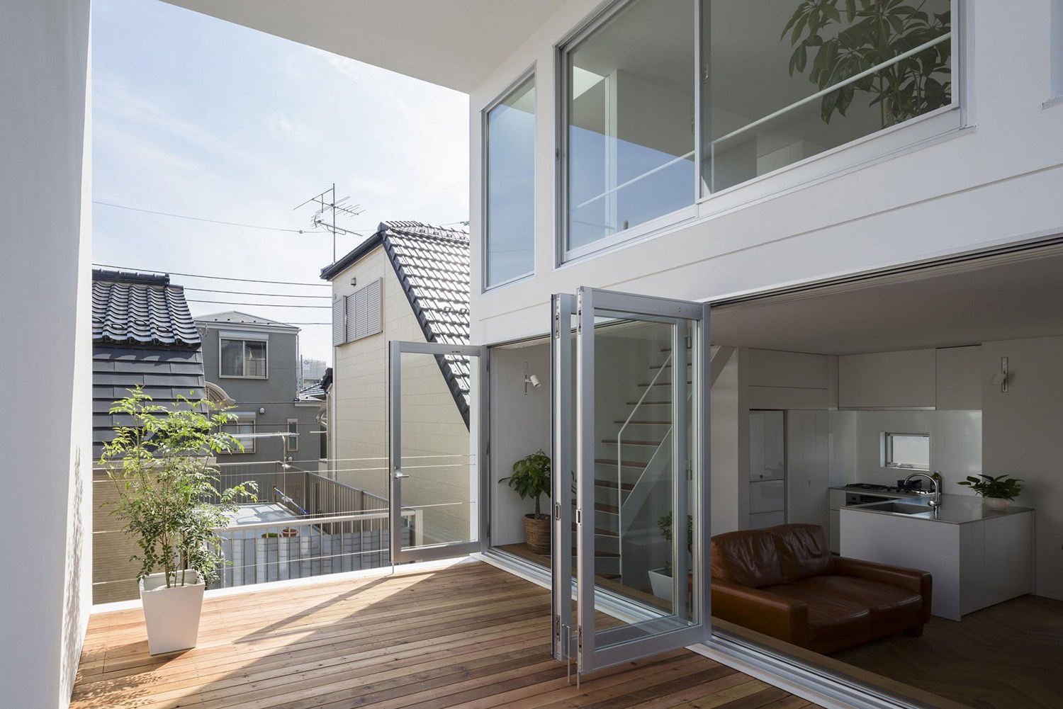 little_house_with_a_big_terrace_by_takuro_yamamoto_4.jpg