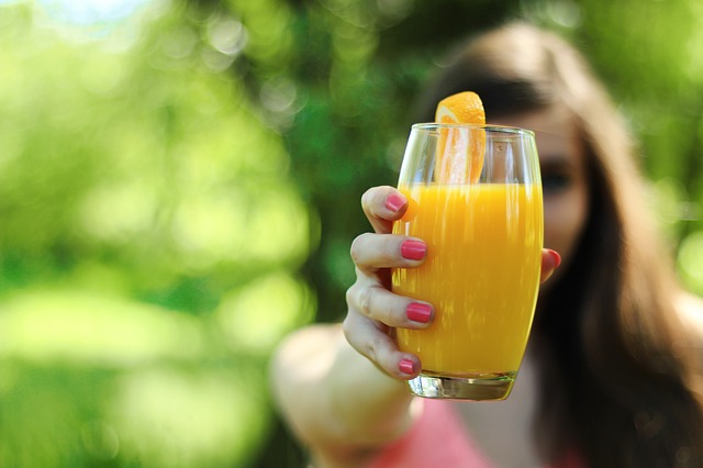 girl_holding_glass_of_orange_juice.jpg